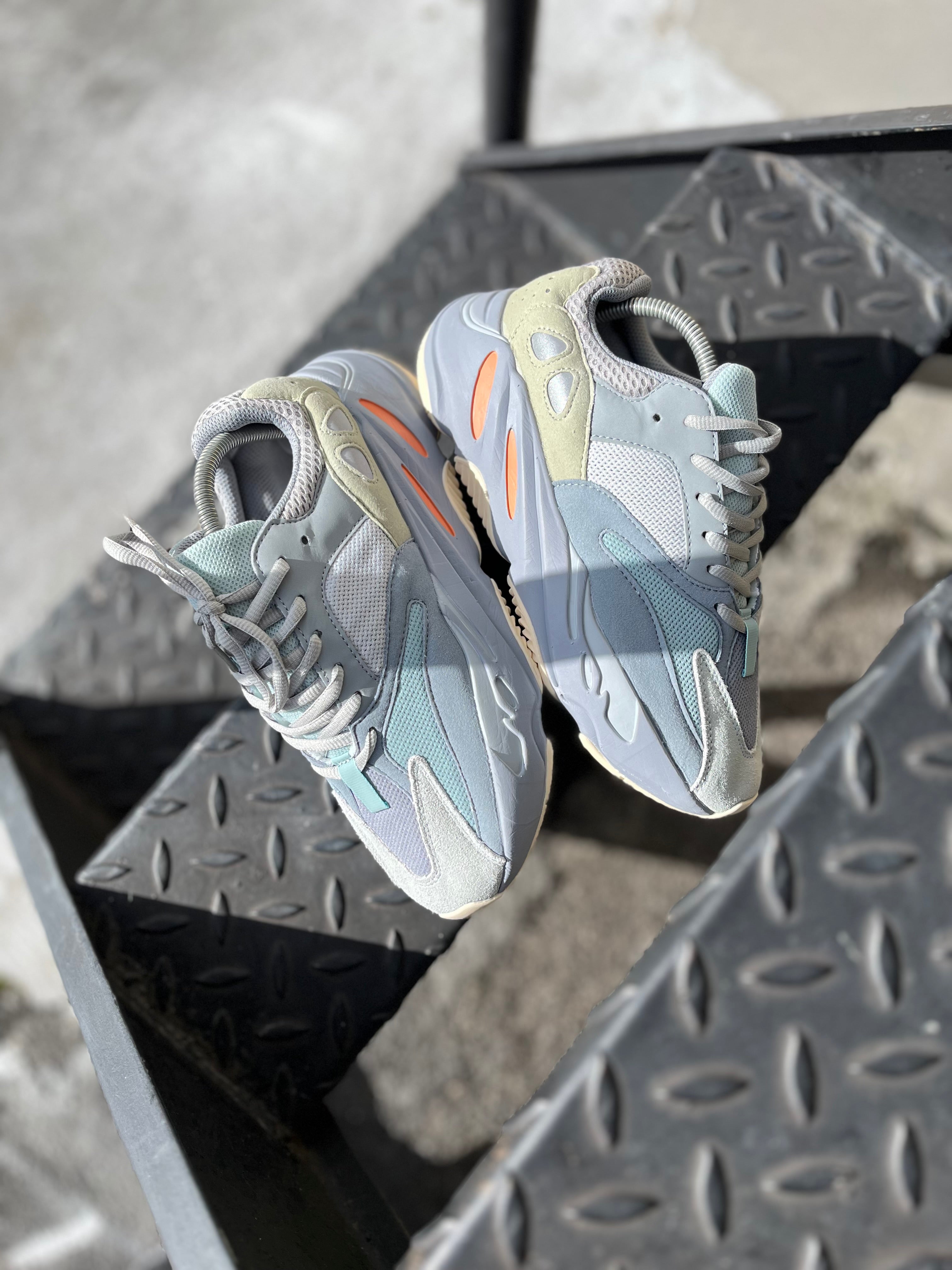 Adidas Yeezy 700