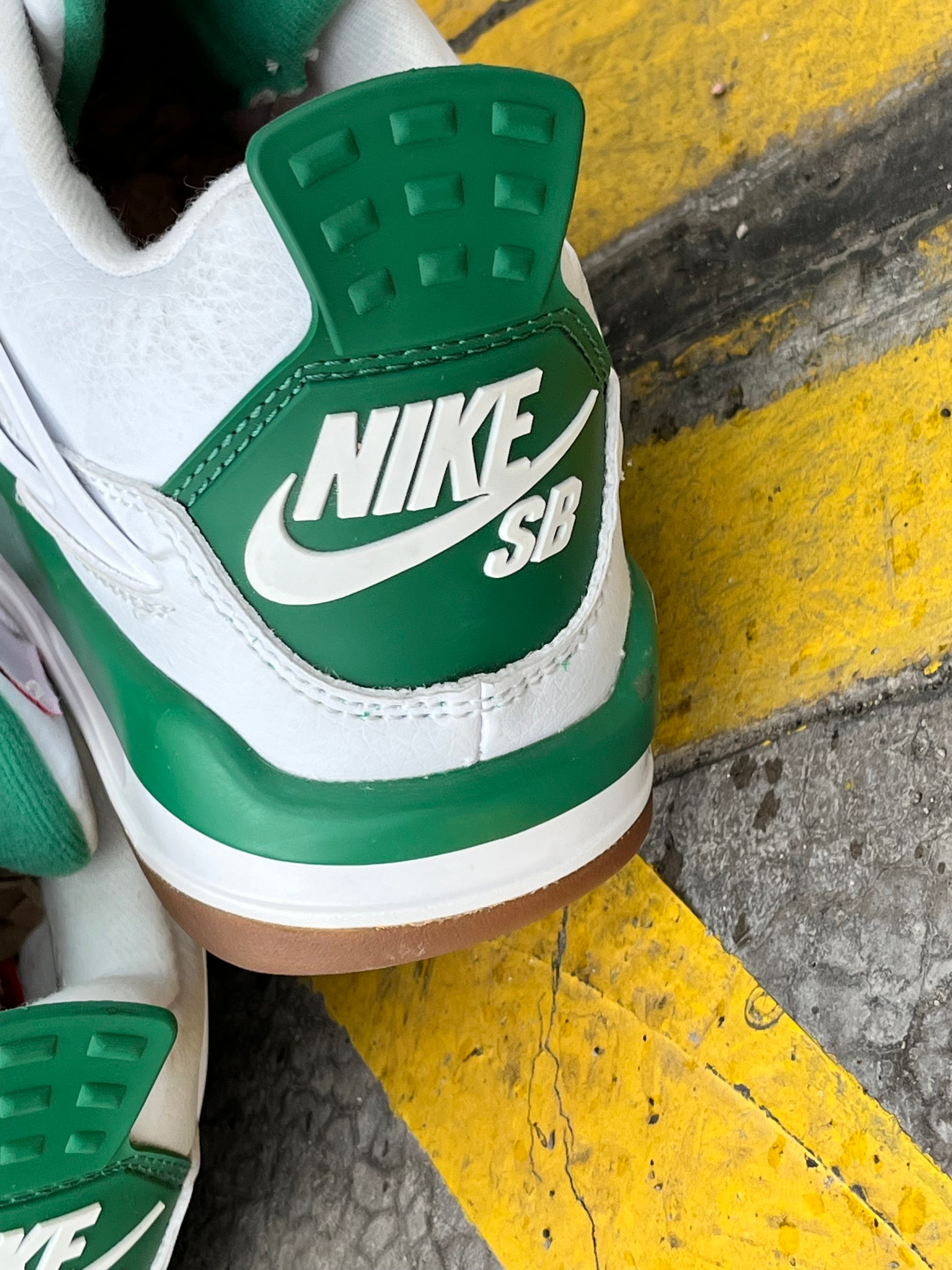 Air Jordan Retro 4 SB Pine Green