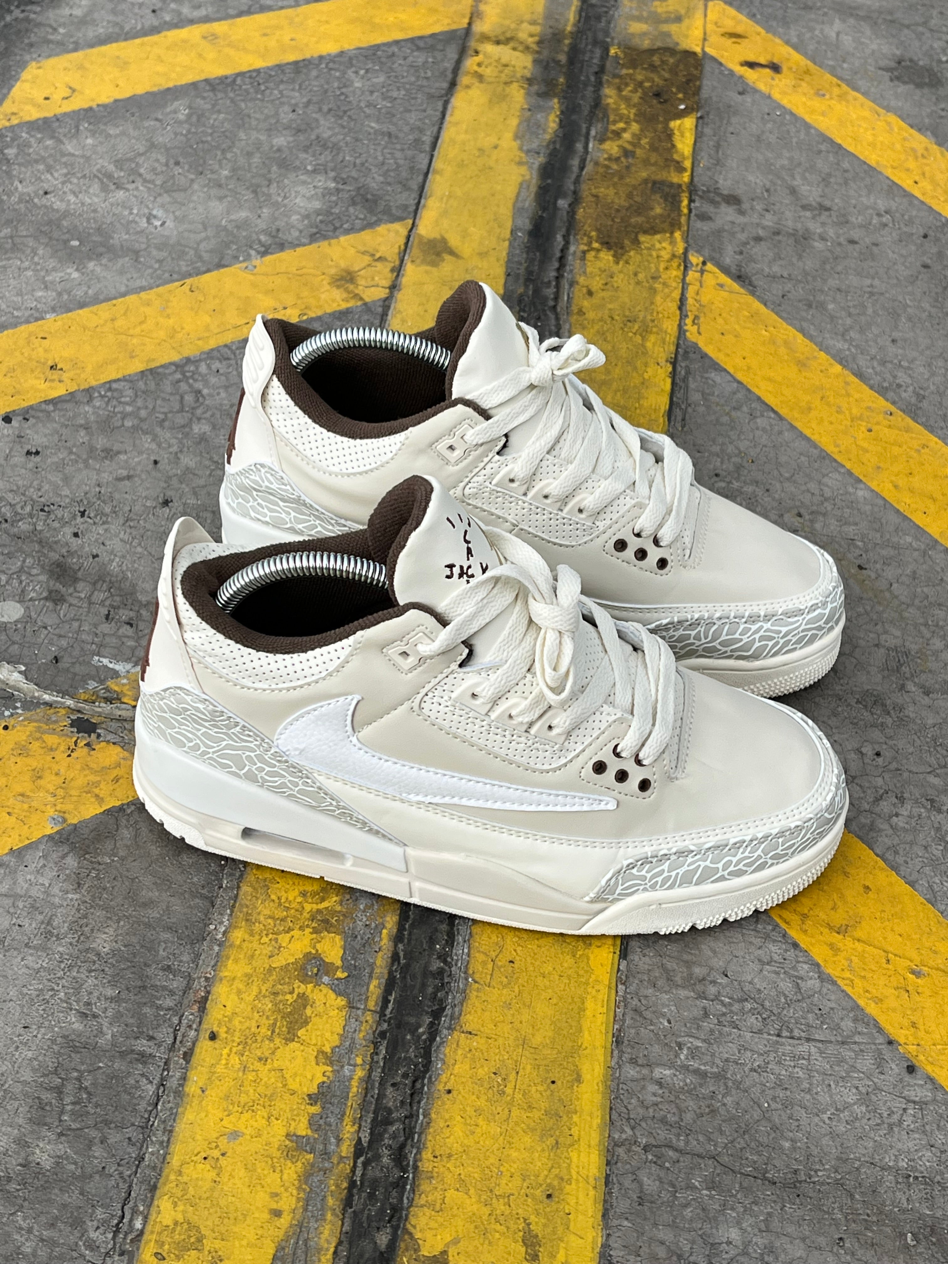 Air Jordan Retro 3 x Travis Scott
