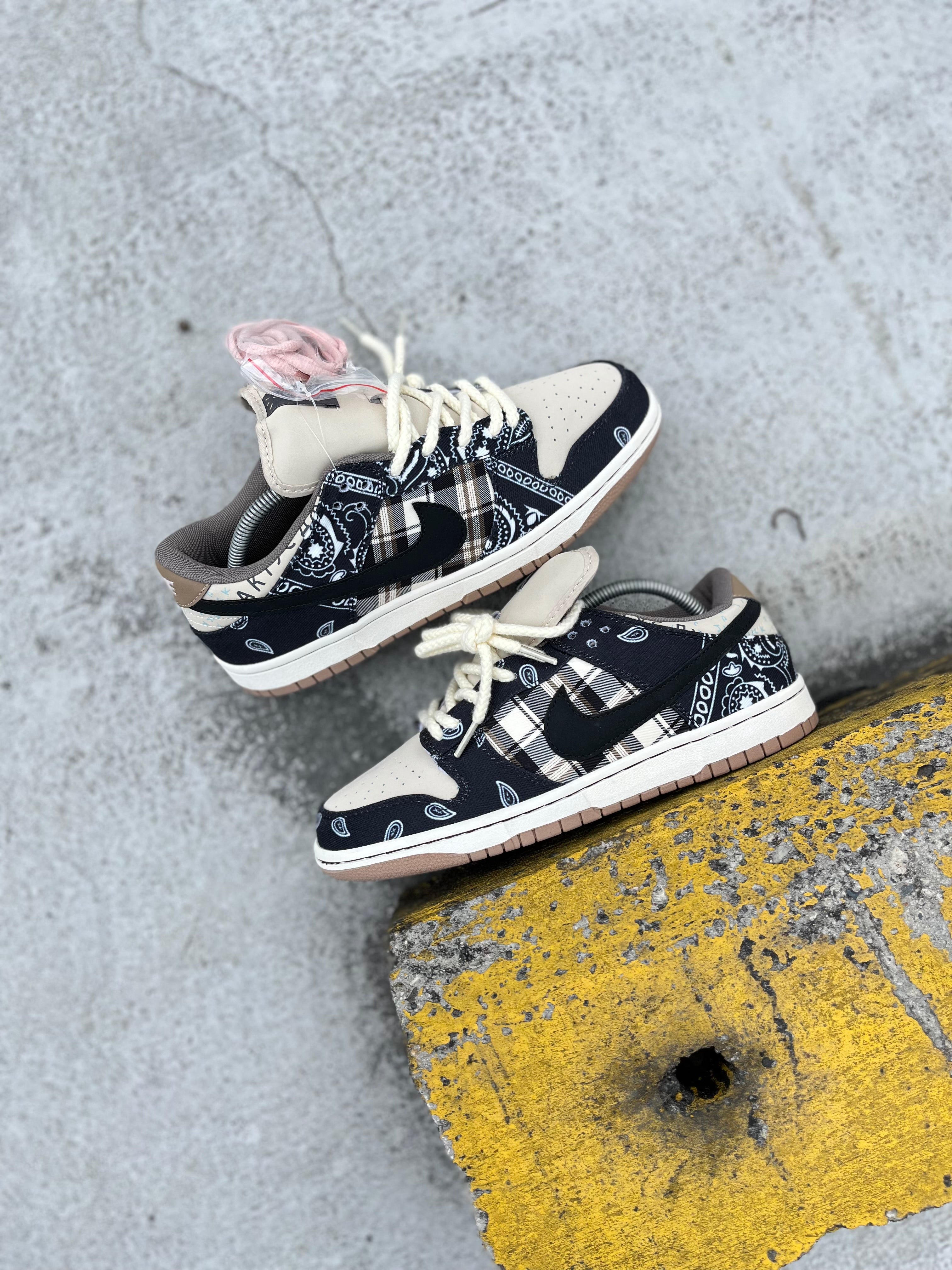 Nike SB Dunk Low x Travis Scott