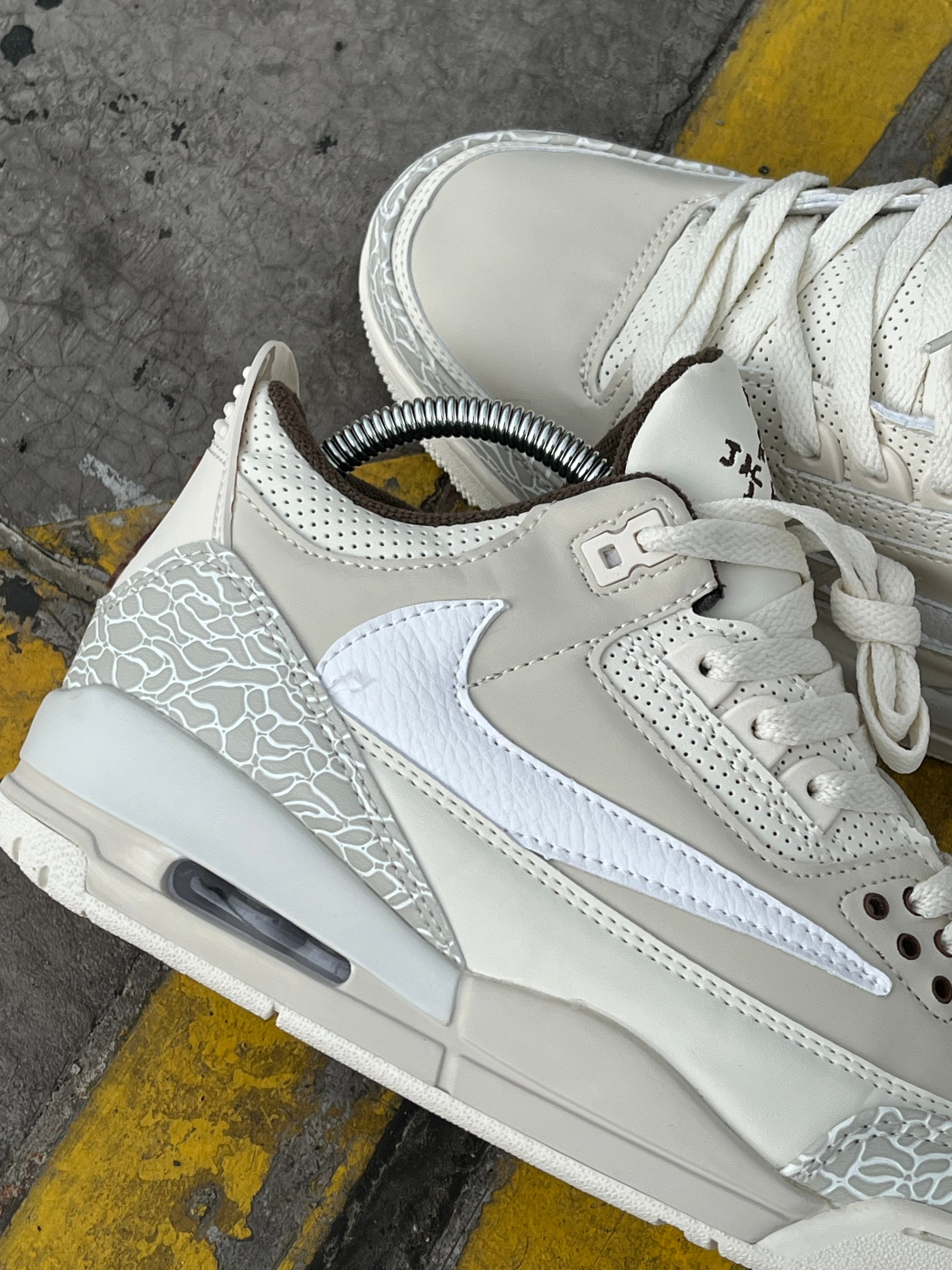 Air Jordan Retro 3 x Travis Scott