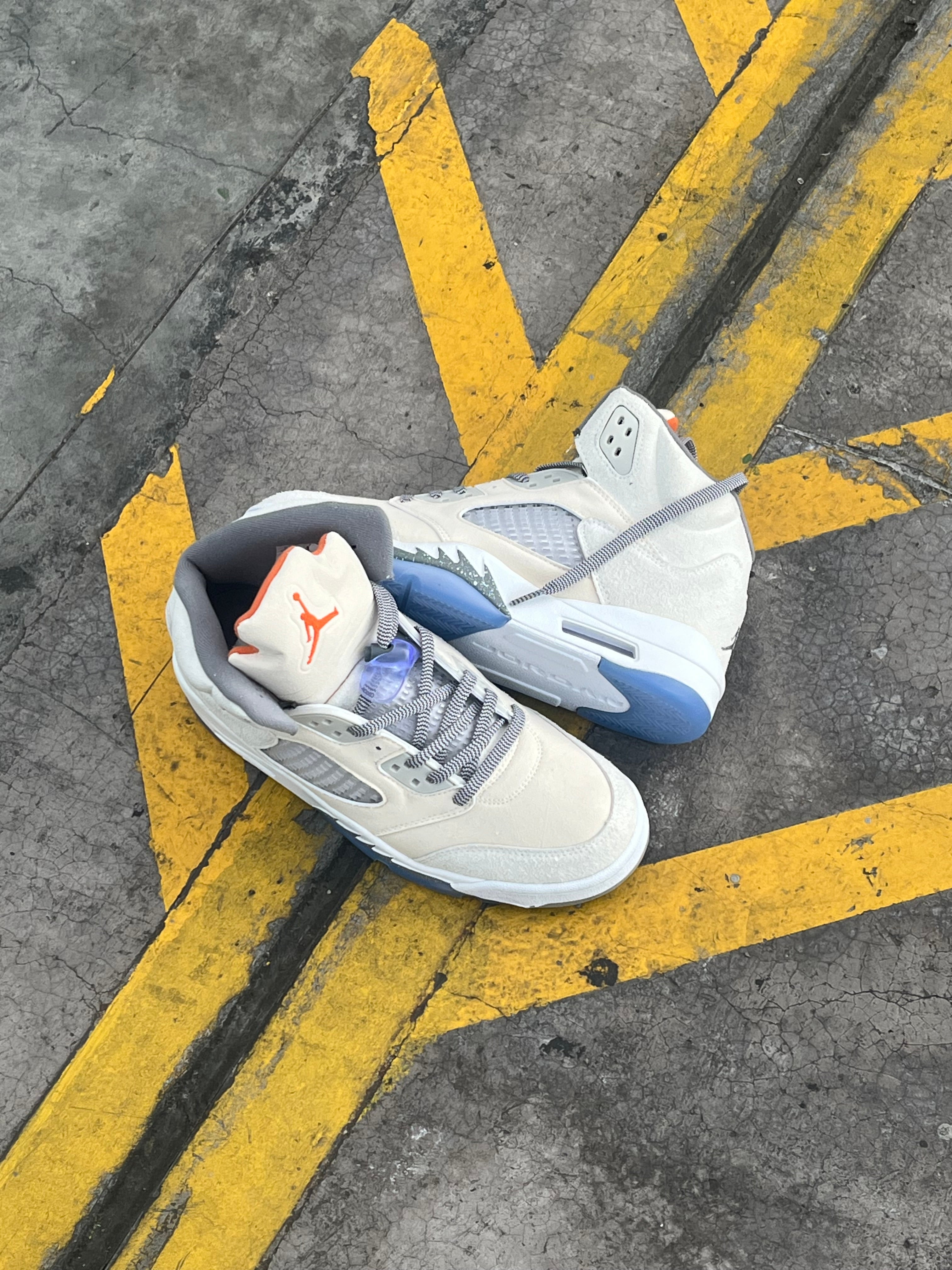 Air Jordan 5 Retro SE Craft Light Orewood Brown