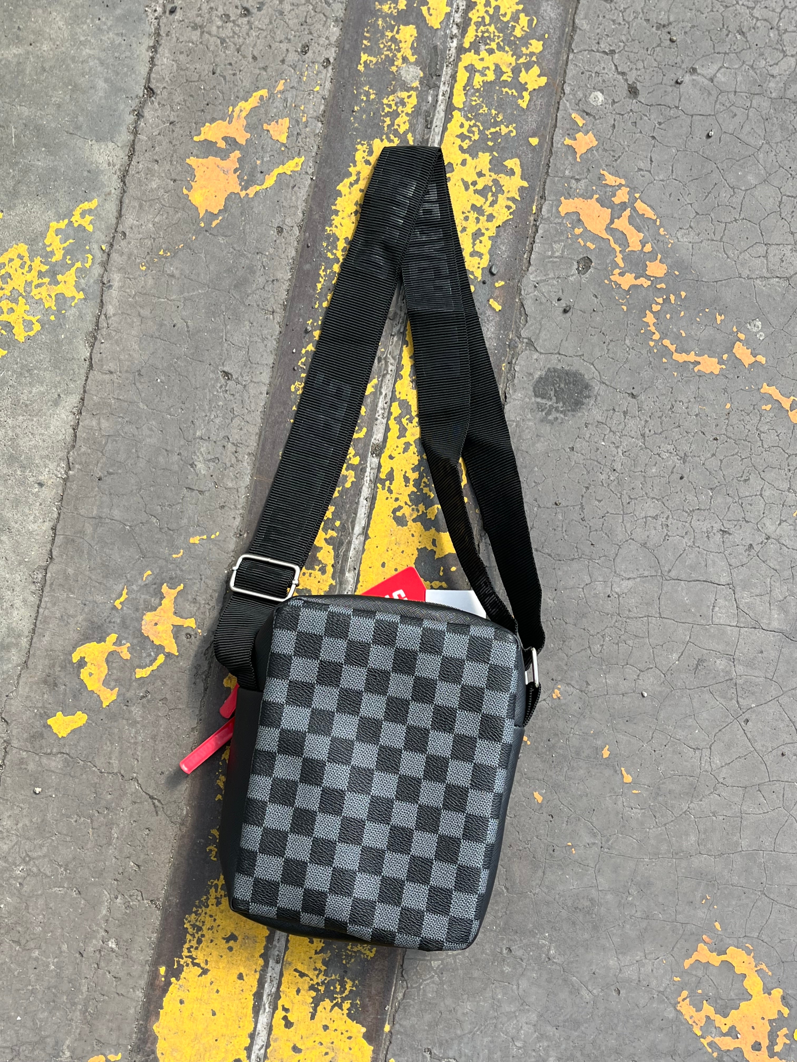 Carriel Sprayground