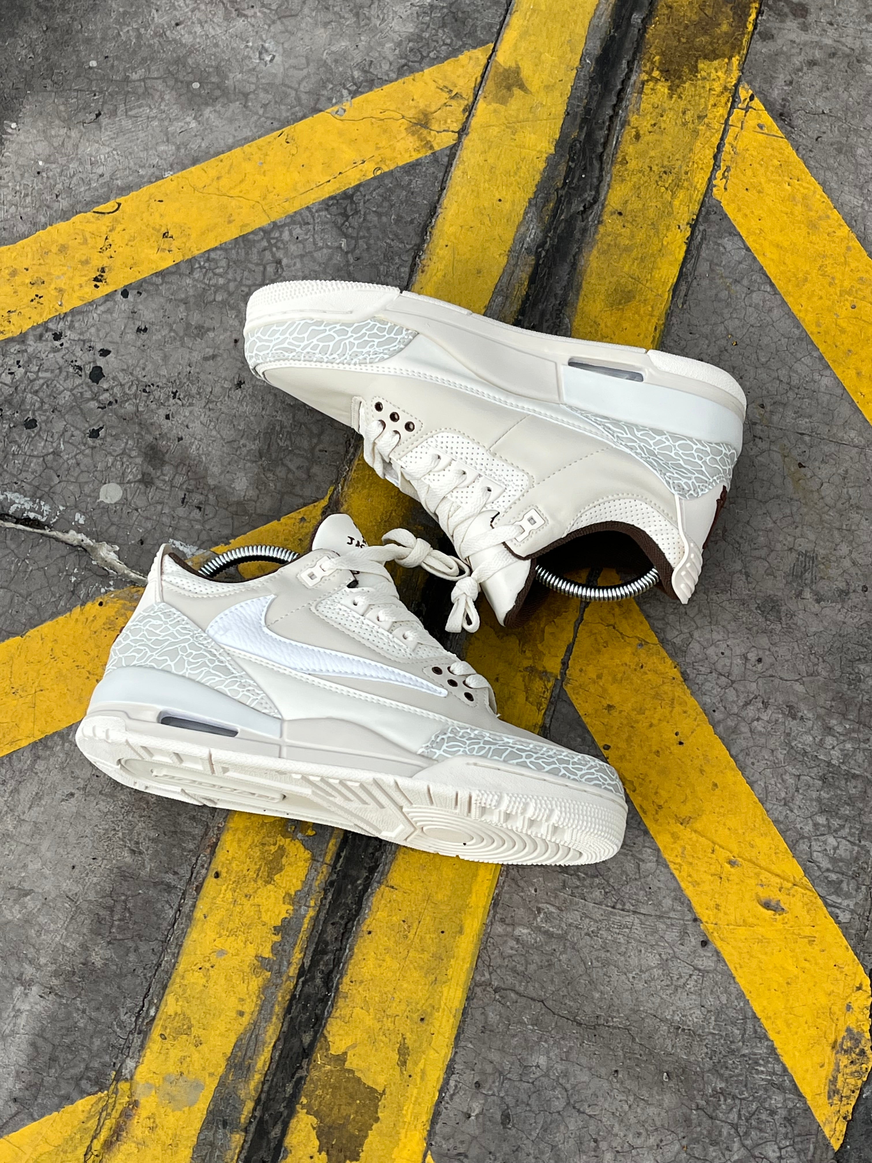 Air Jordan Retro 3 x Travis Scott