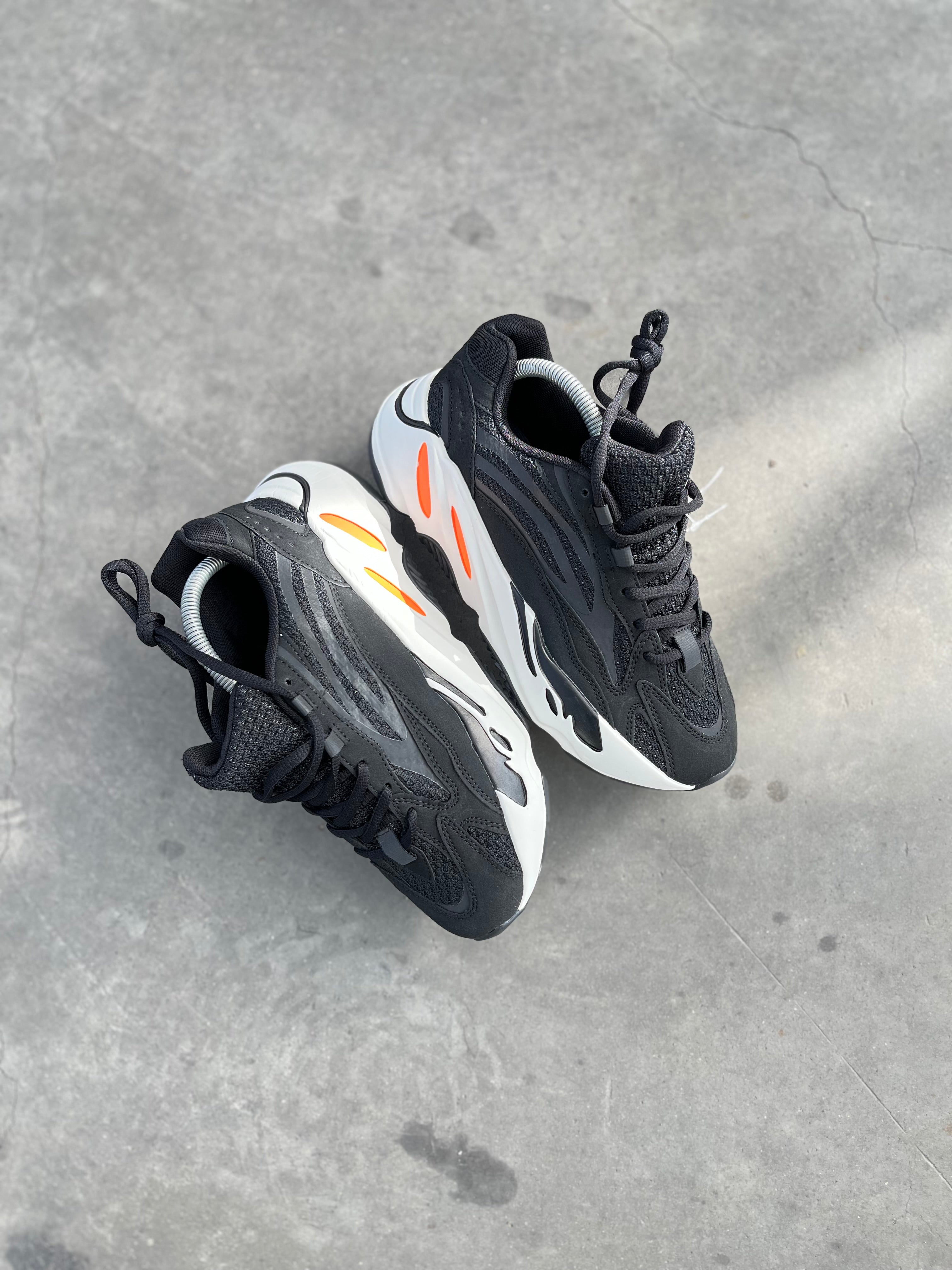 Adidas Yeezy 700