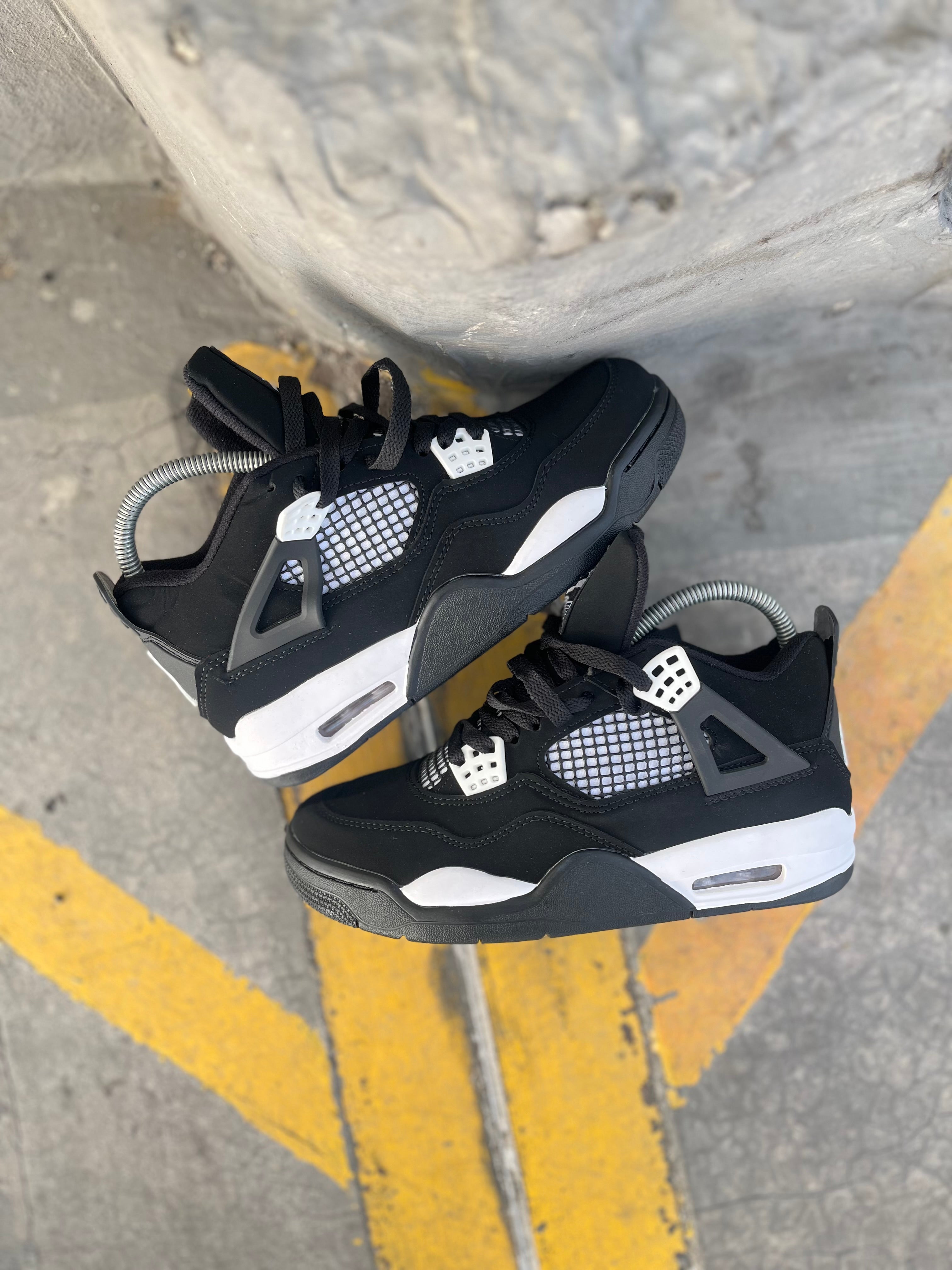 Air Jordan Retro 4 White Thunder