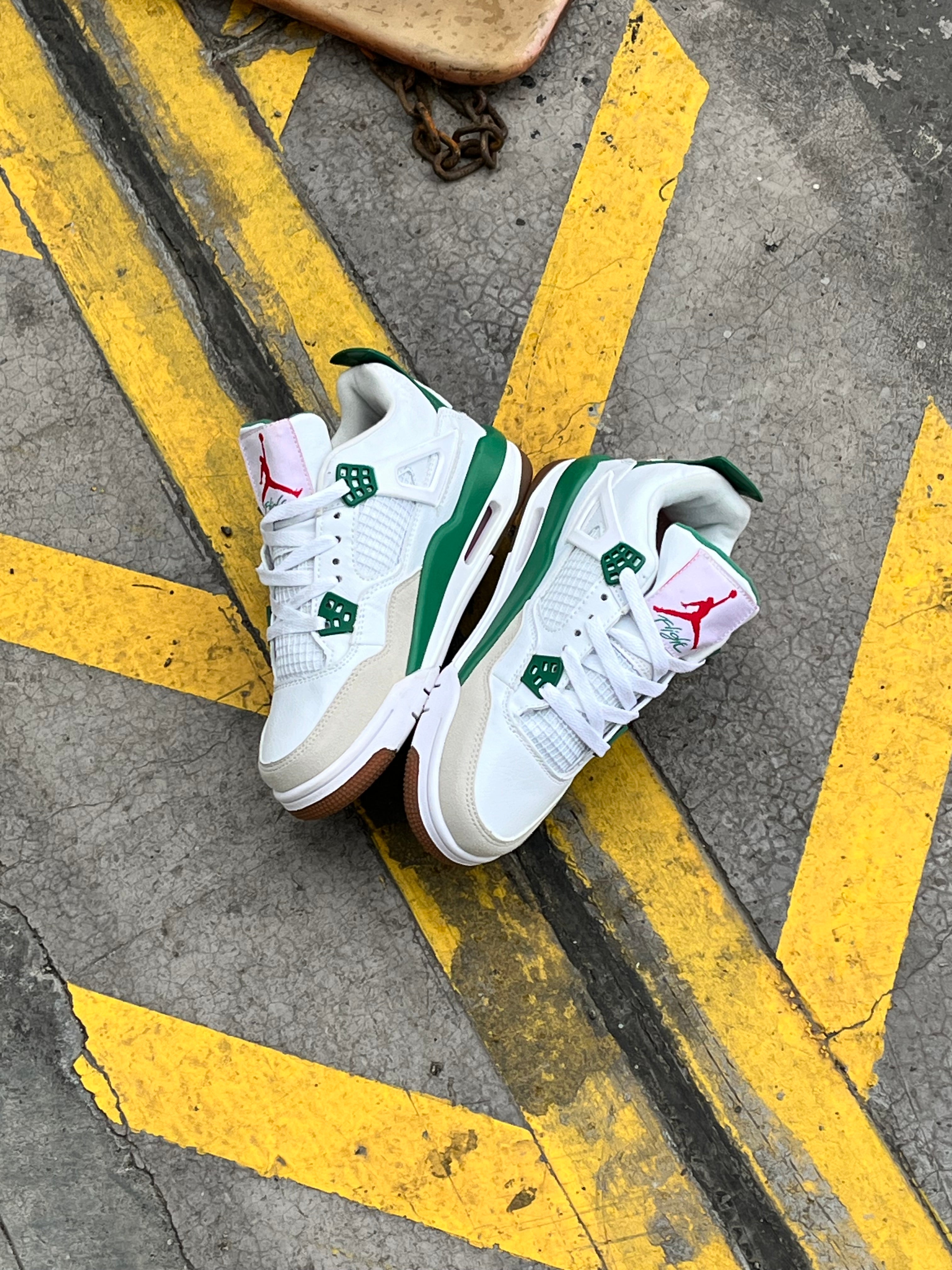 Air Jordan Retro 4 SB Pine Green