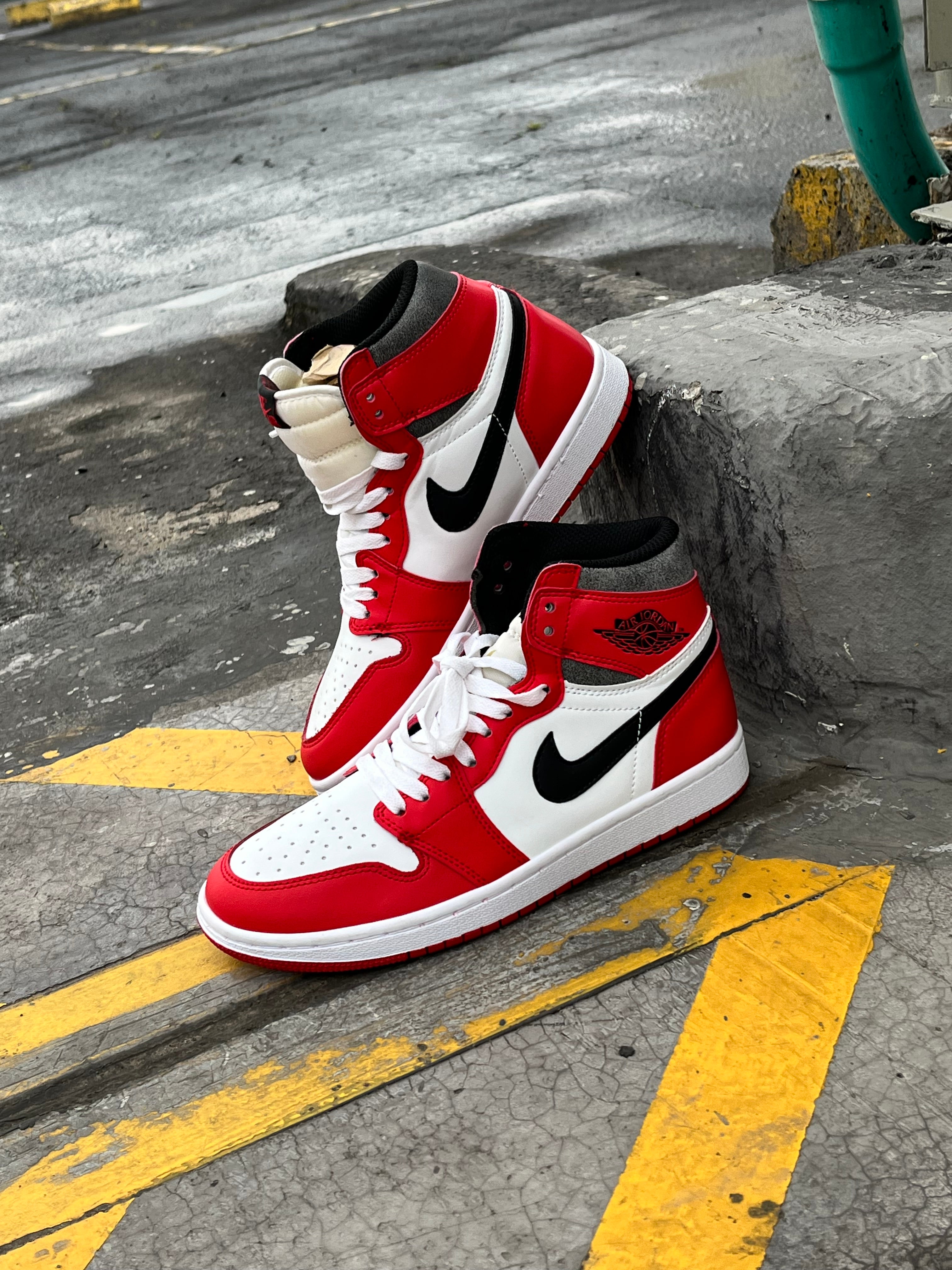 Air Jordan Retro 1 Chicago “Lost and found”