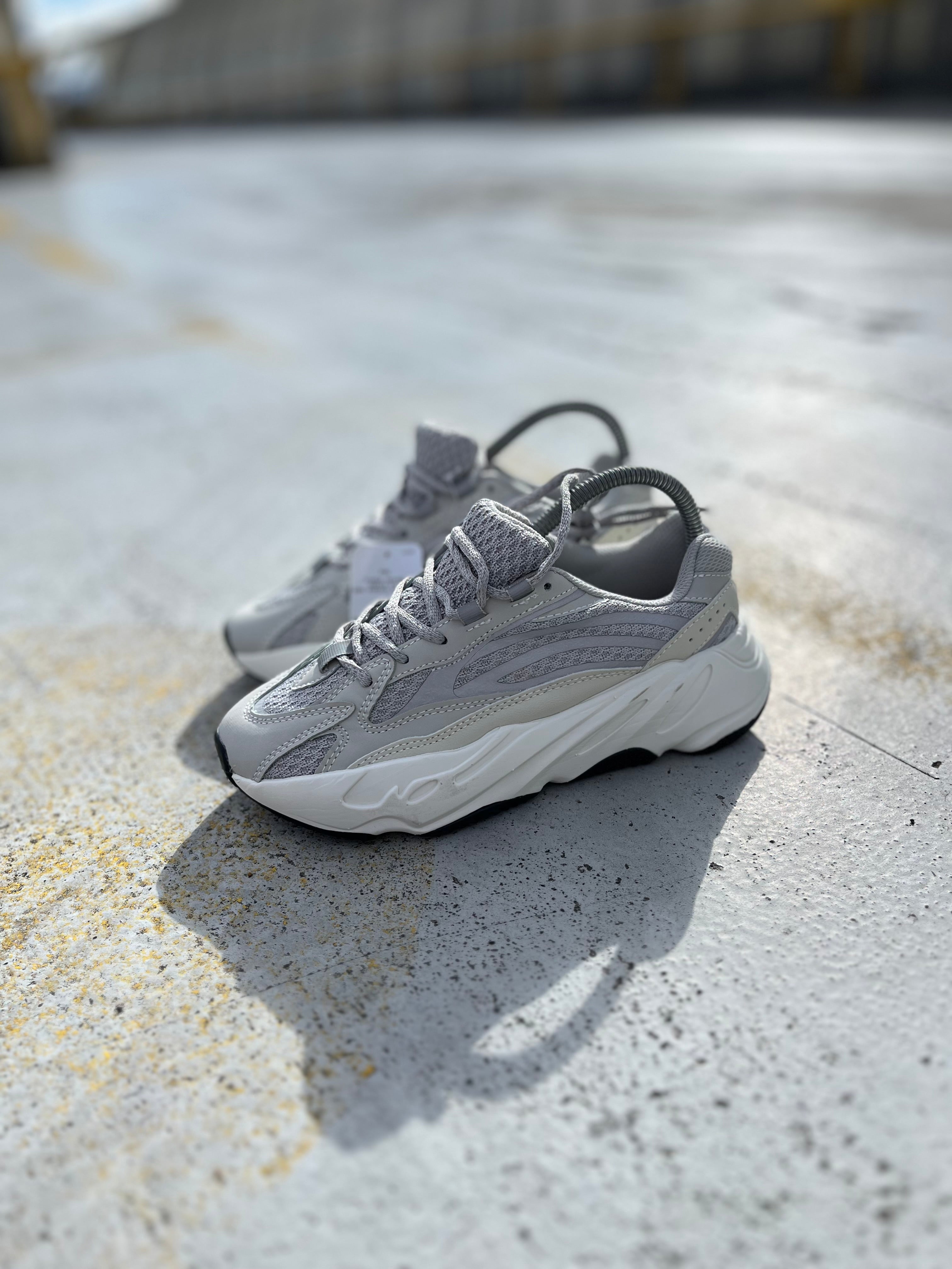 Adidas Yeezy 700
