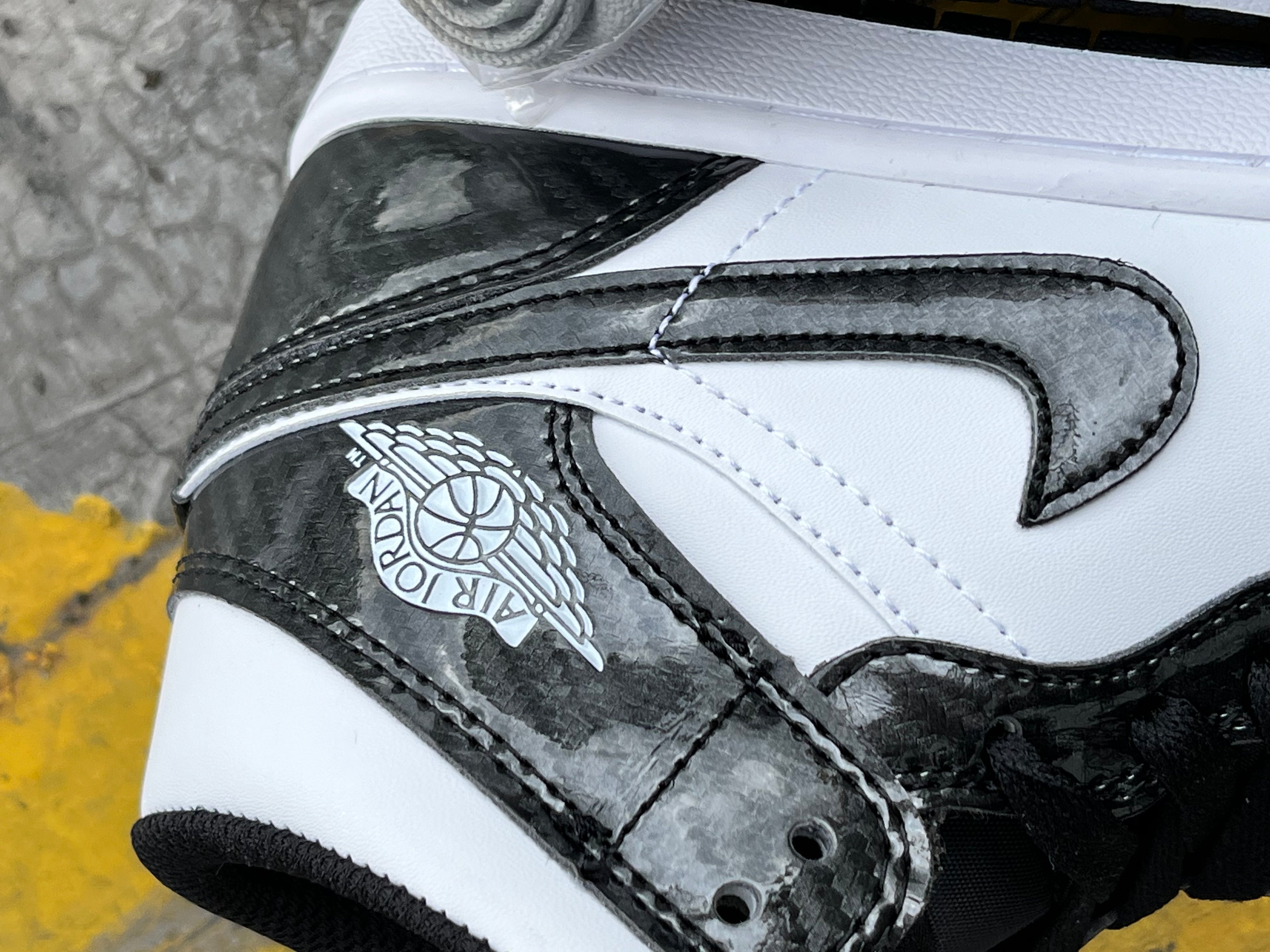 Air Jordan Retro 1 Mid SE All-Star 2021