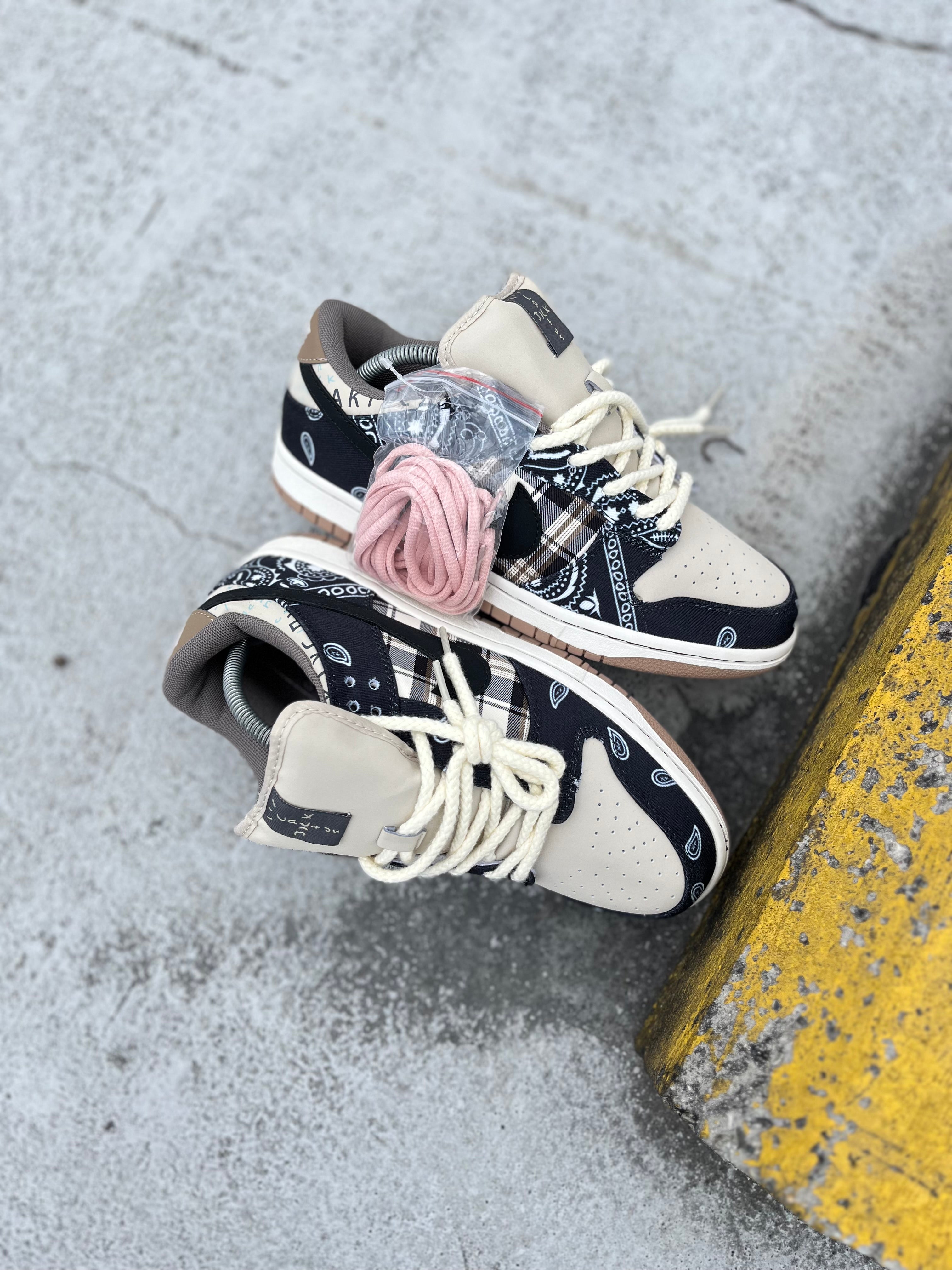 Nike SB Dunk Low x Travis Scott