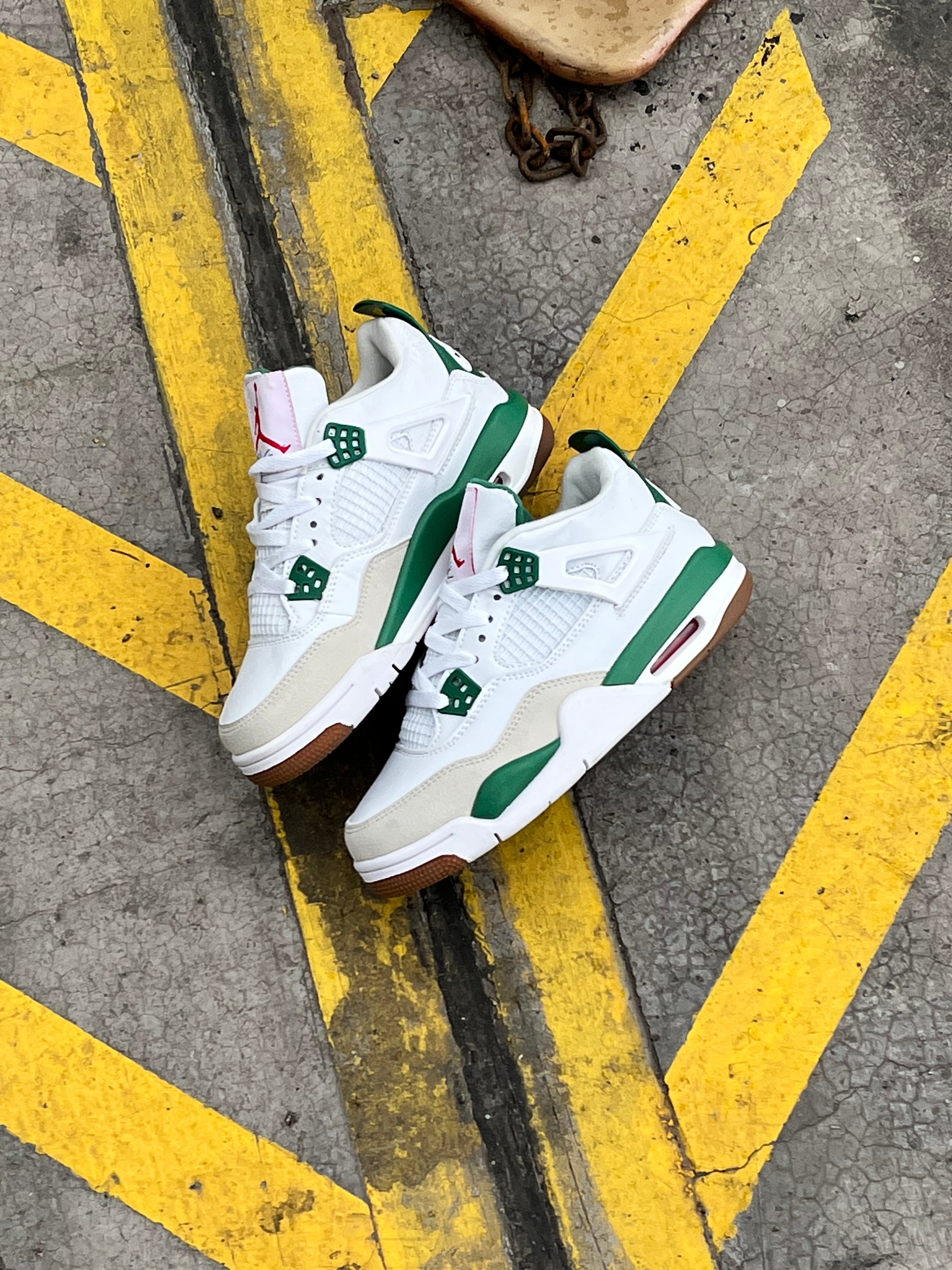 Air Jordan Retro 4 SB Pine Green