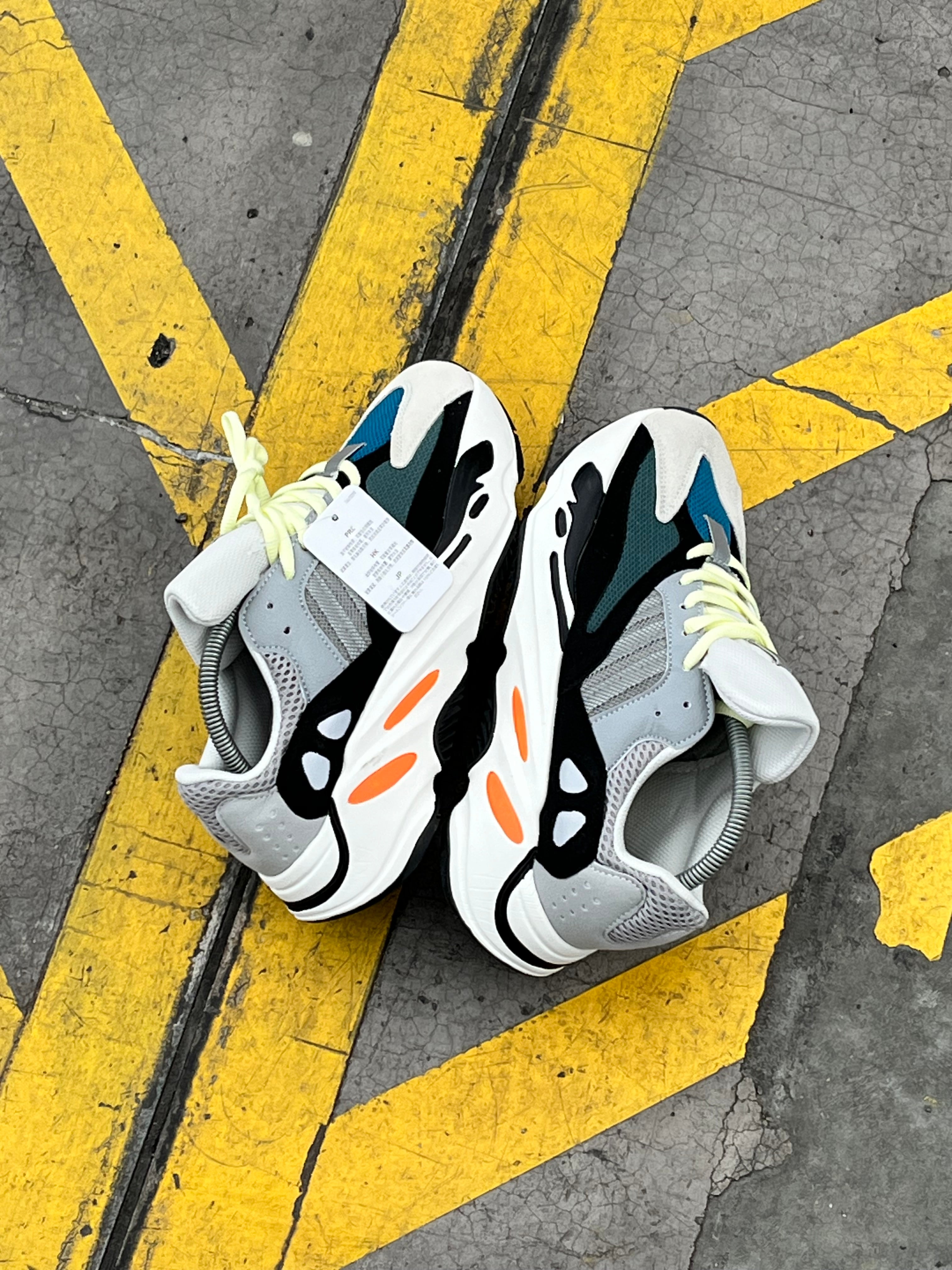 Adidas Yeezy Boost 700 Wave Runne