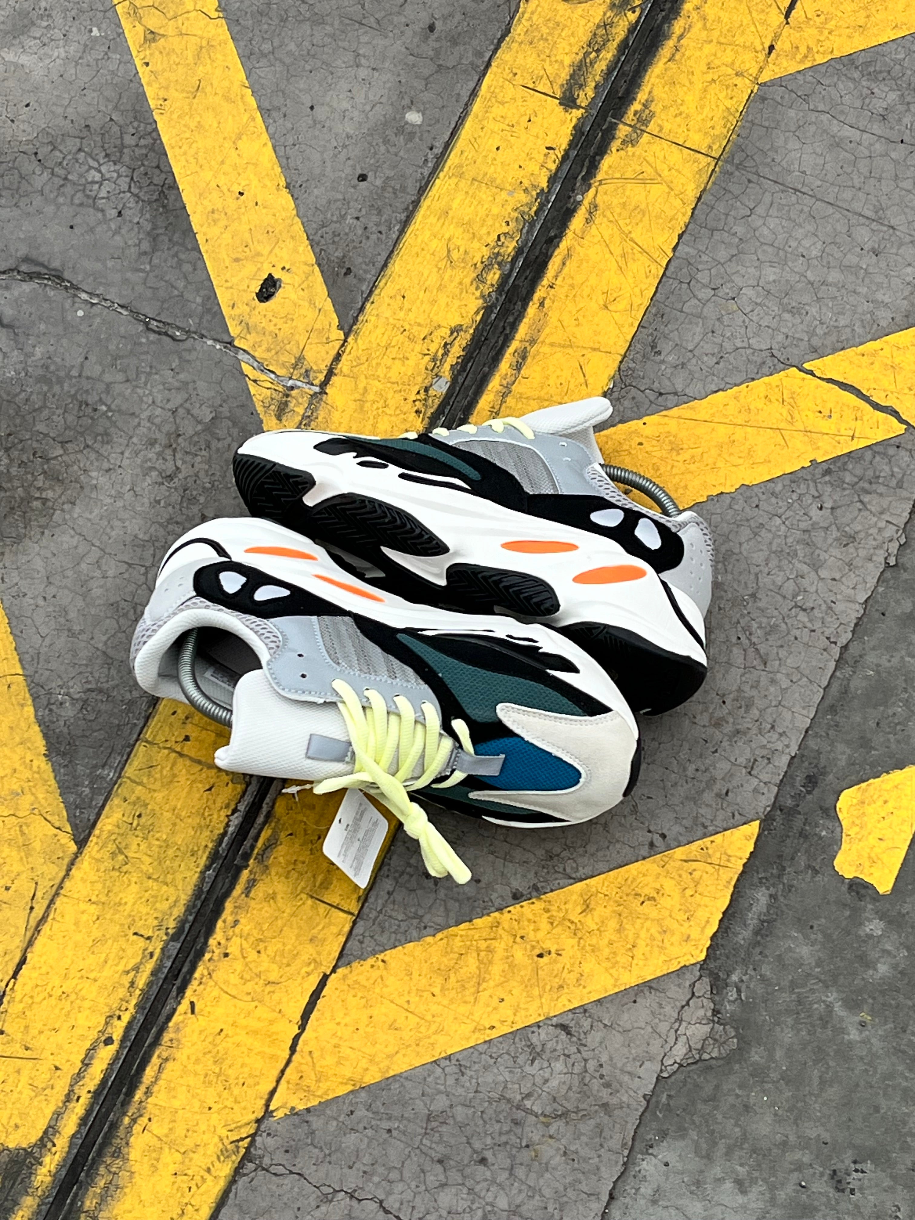 Adidas Yeezy Boost 700 Wave Runne