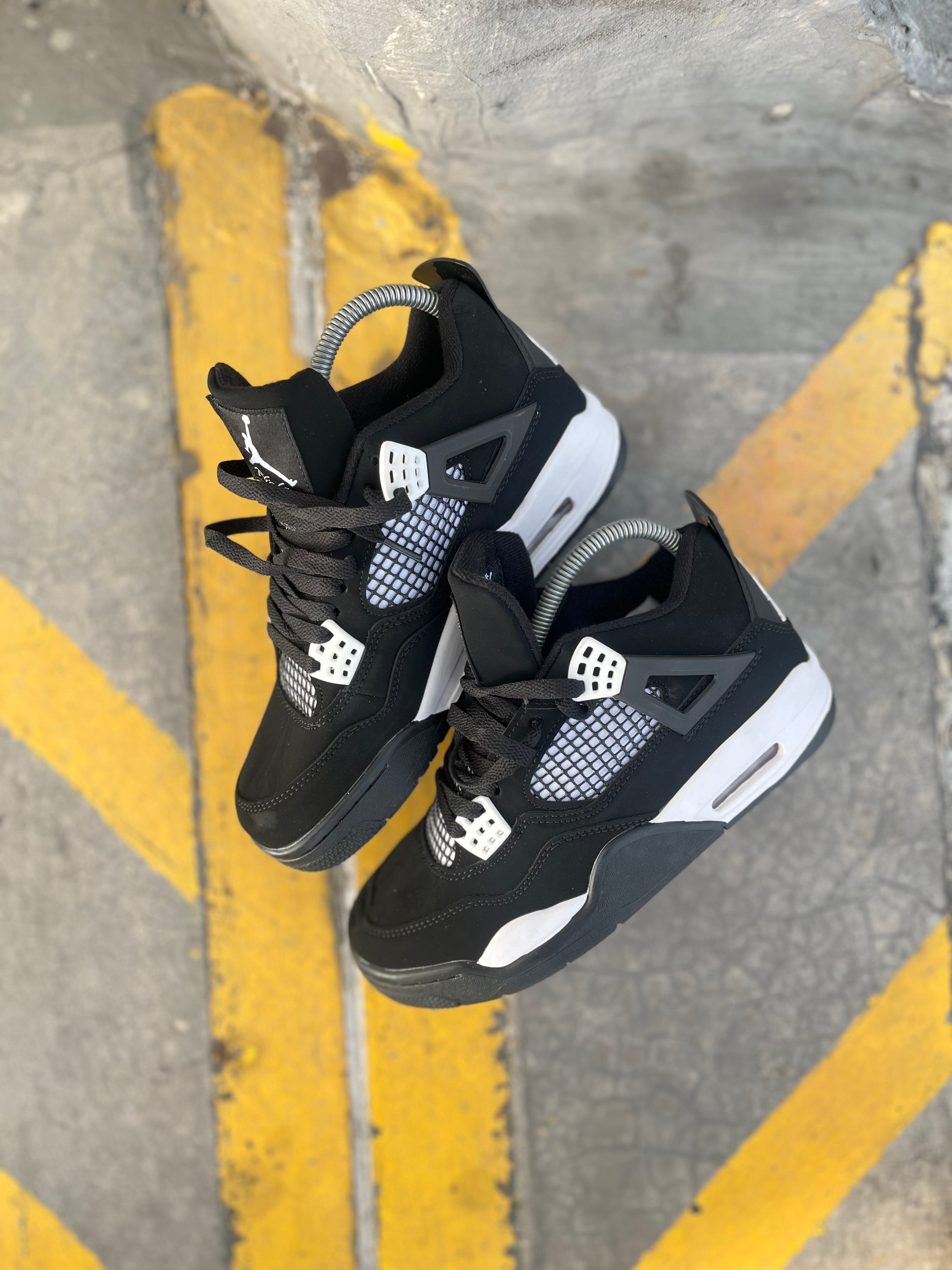 Air Jordan Retro 4 White Thunder