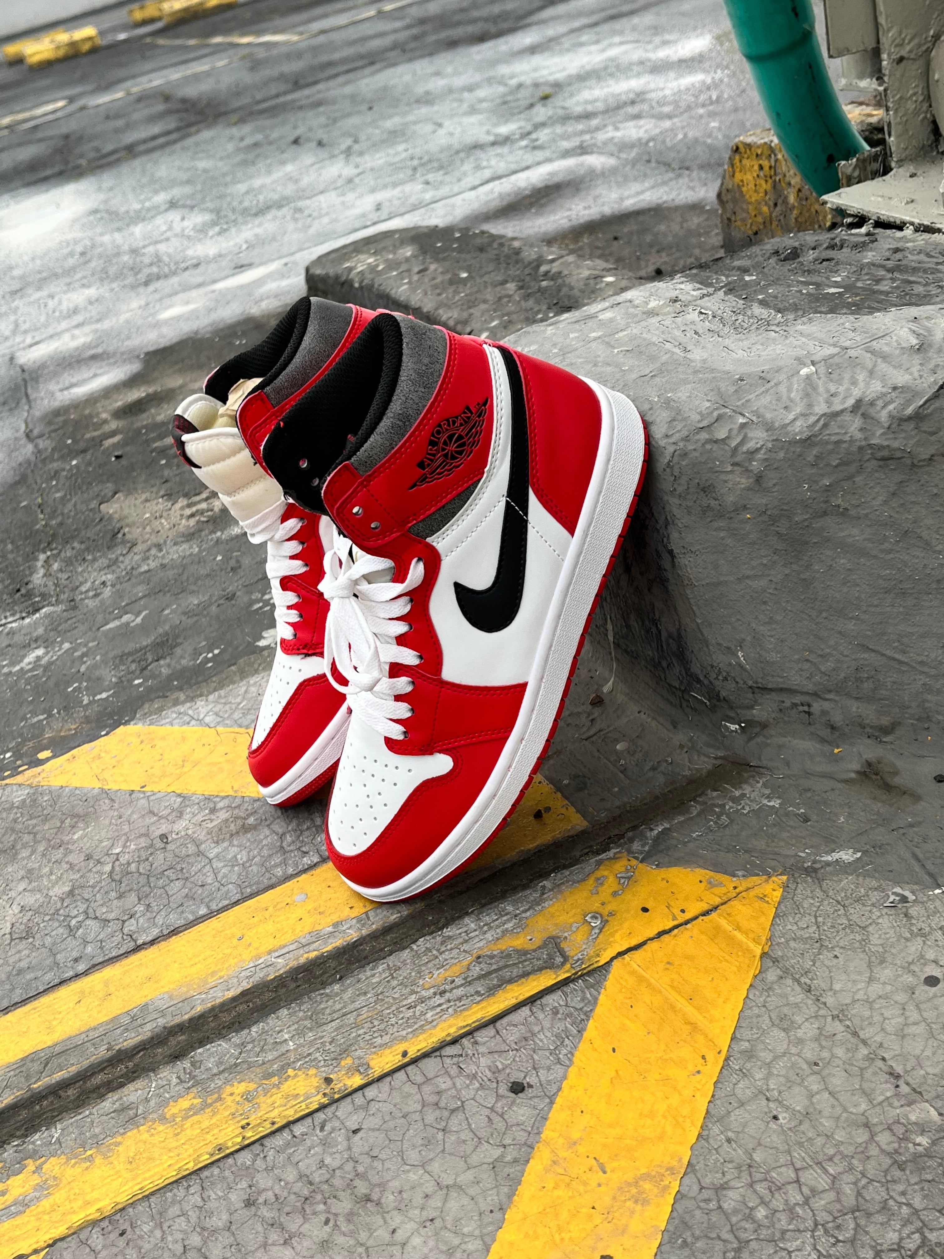 Air Jordan Retro 1 Chicago “Lost and found”
