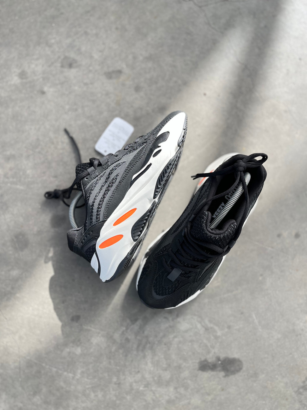 Adidas Yeezy 700
