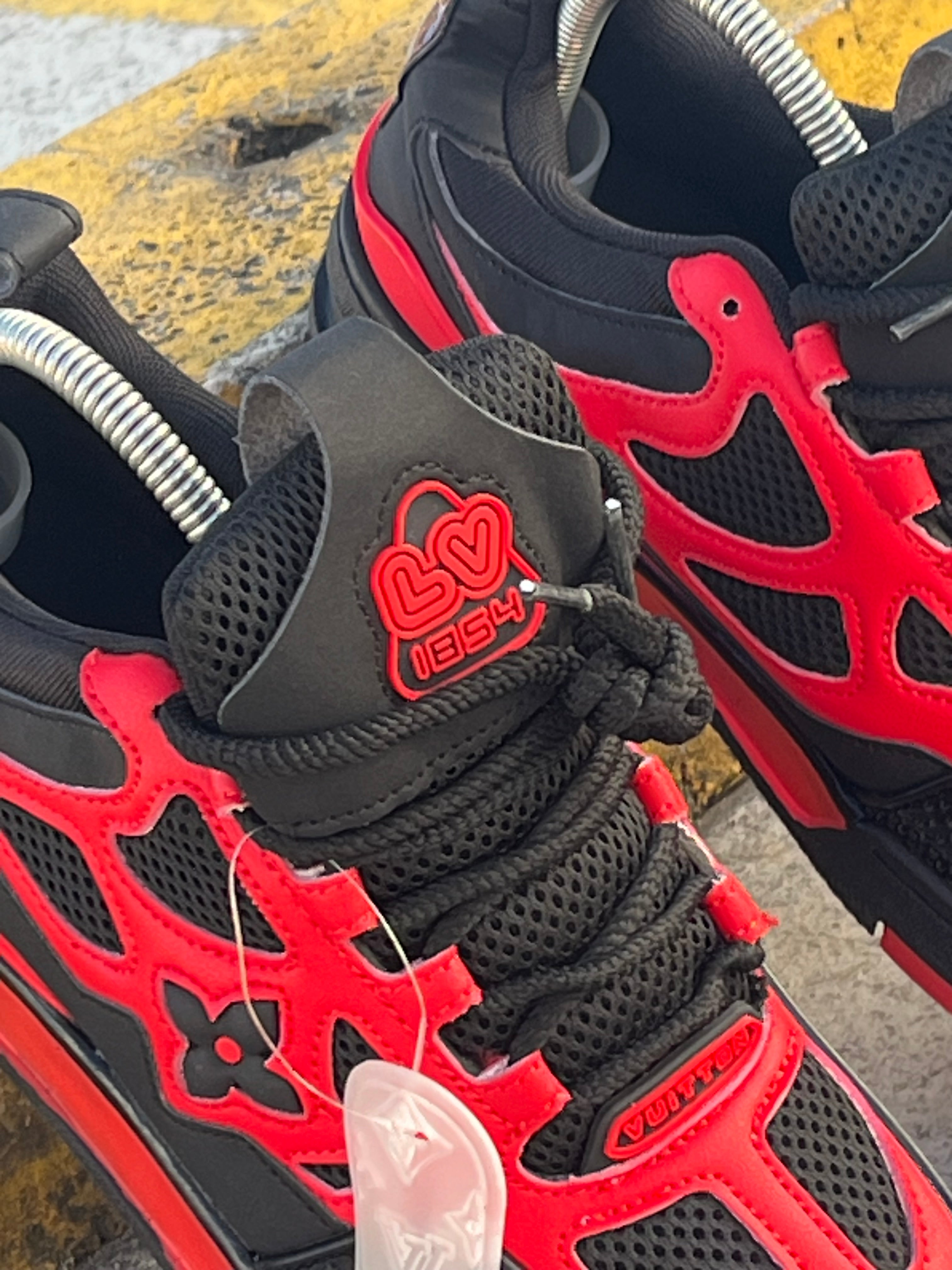 Louis Vuitton Skate LV