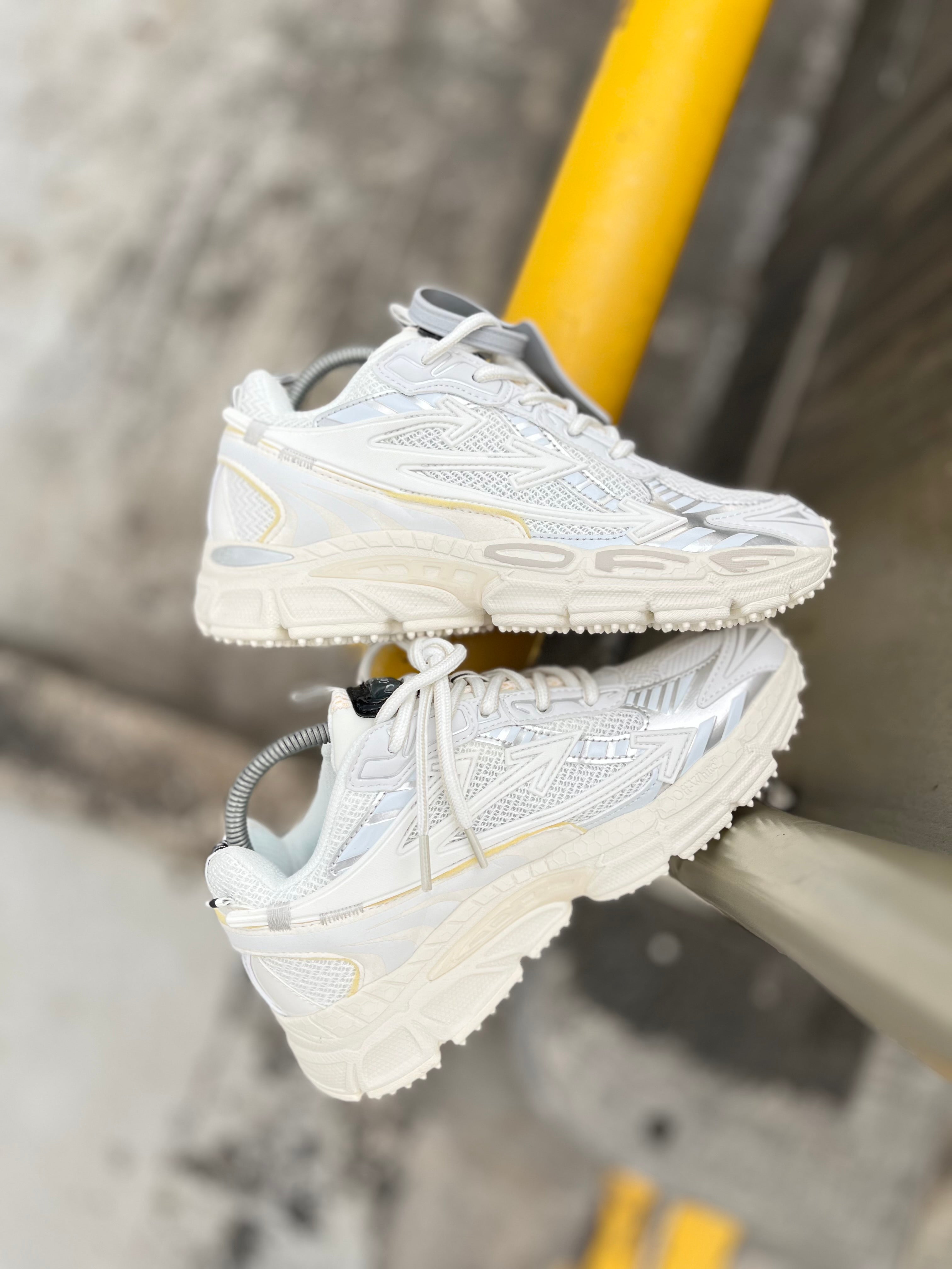 Off White Be Right Back