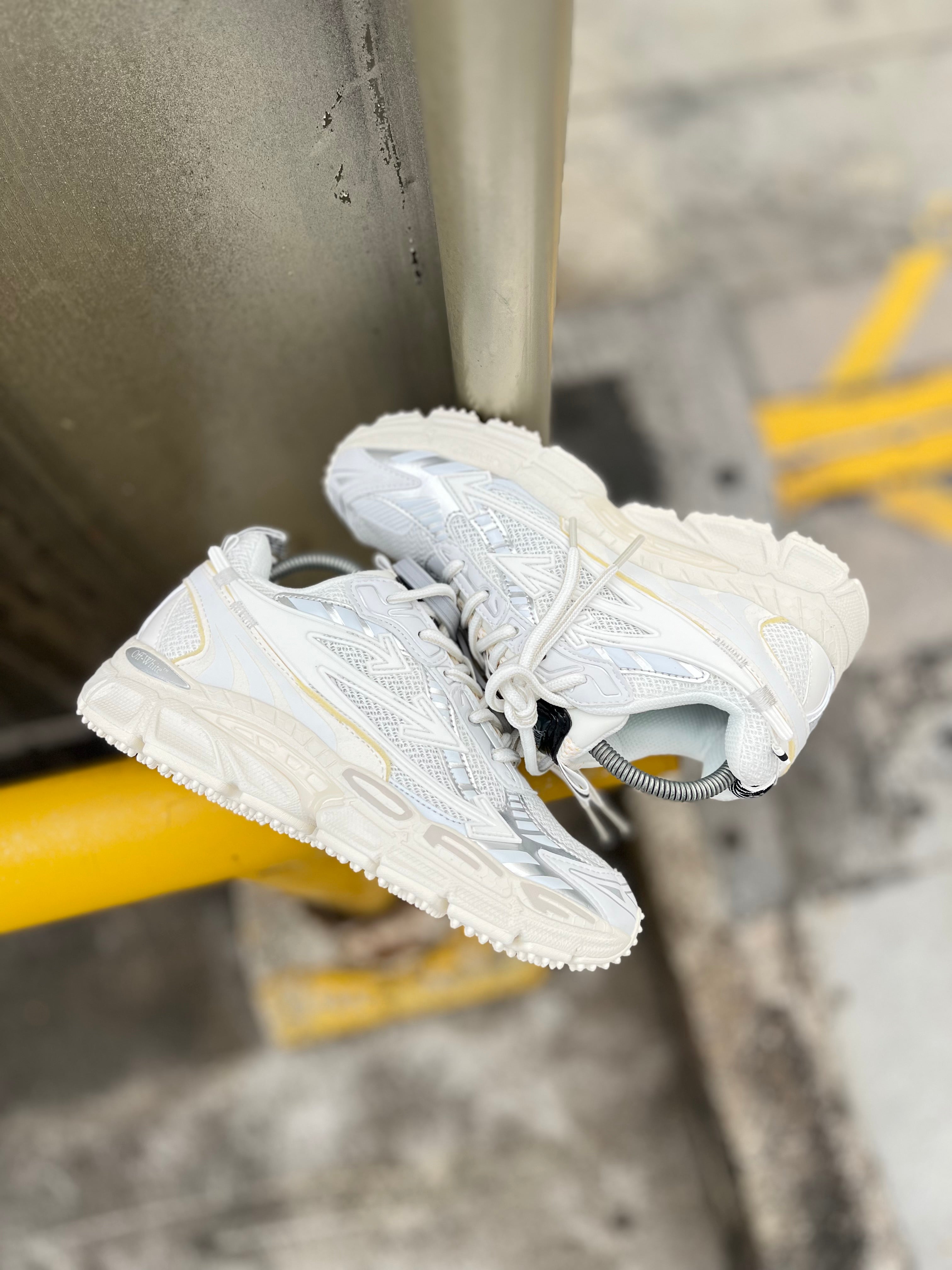 Off White Be Right Back