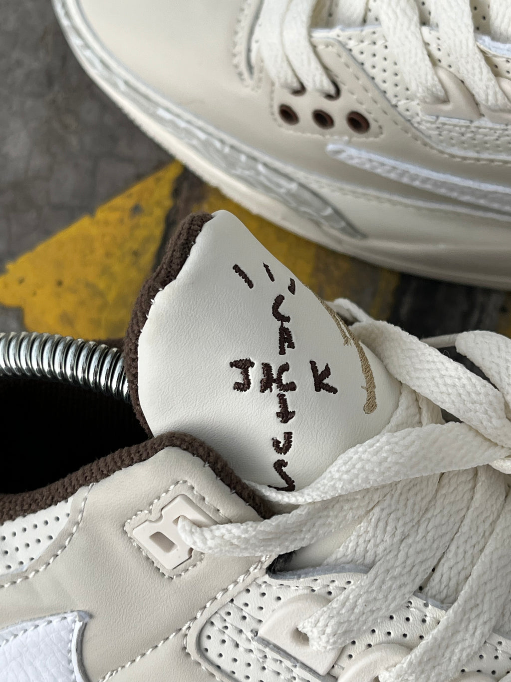 Air Jordan Retro 3 x Travis Scott