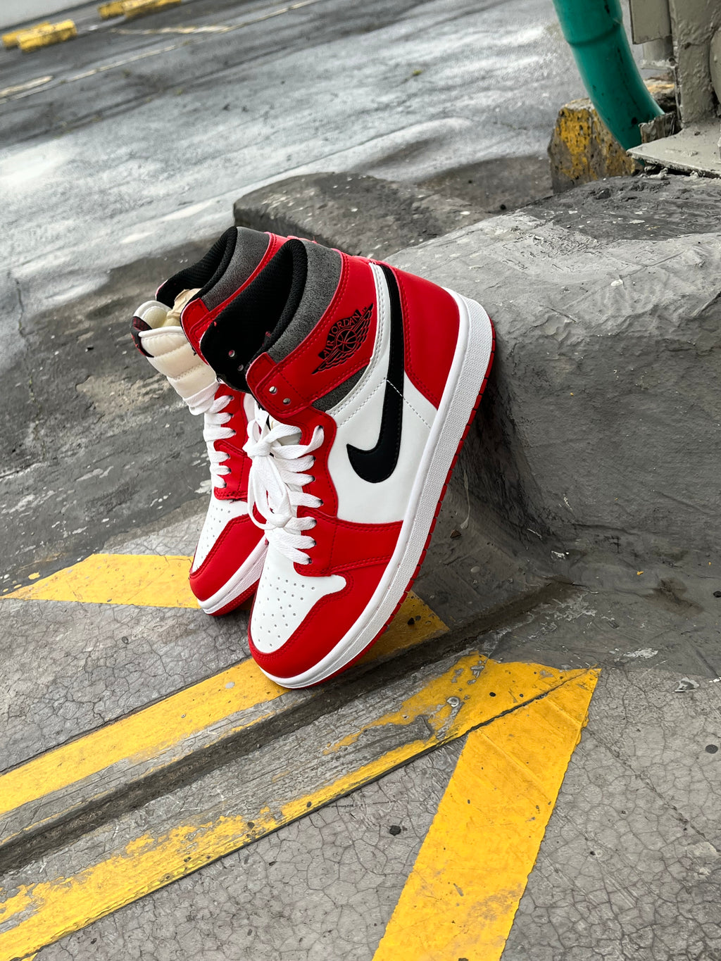 Air Jordan Retro 1 Chicago “Lost and found”